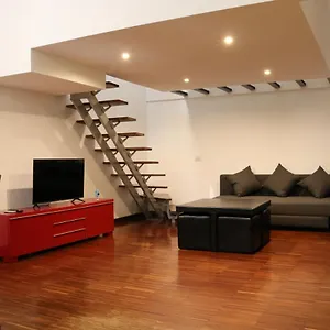 https://cozy-large-loft-famagosta.it-lombardy.com
