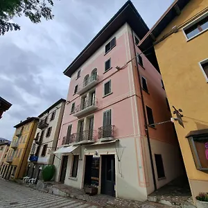 https://appartamento-vacanze-graynite-old-village.it-lombardy.com